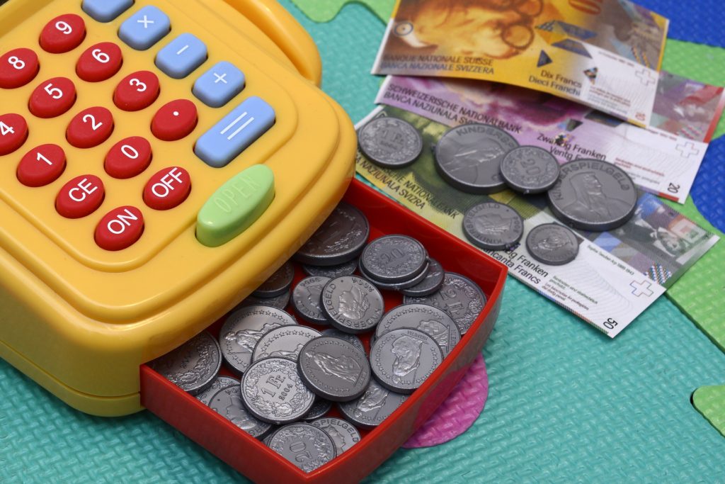 kids-money-toy-cash-register